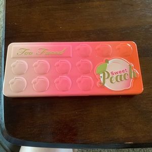 Too faced pallet